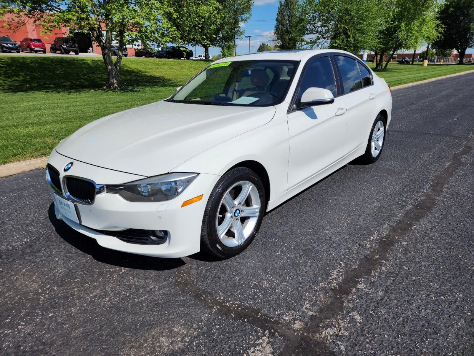 2015 WHITE /BEIGE BMW 3-Series 328i xDrive Sedan (WBA3B5G5XFN) with an 2.0L L4 DOHC 16V engine, 8-Speed Automatic transmission, located at 1221 Madison St., Shelbyville, TN, 37160, (931) 680-9439, 0.000000, 0.000000 - Photo #0